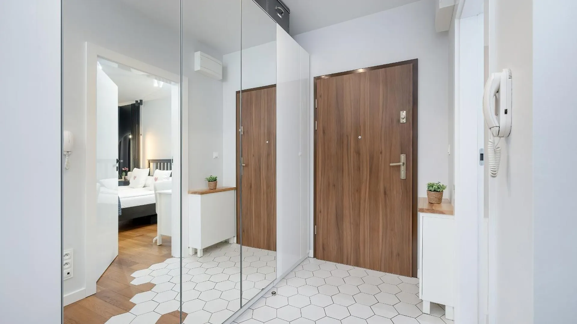 Slusarska Modern Apartment With Balcony & Parking Cracow Zablocie By Renters Prestige Krakow Poland