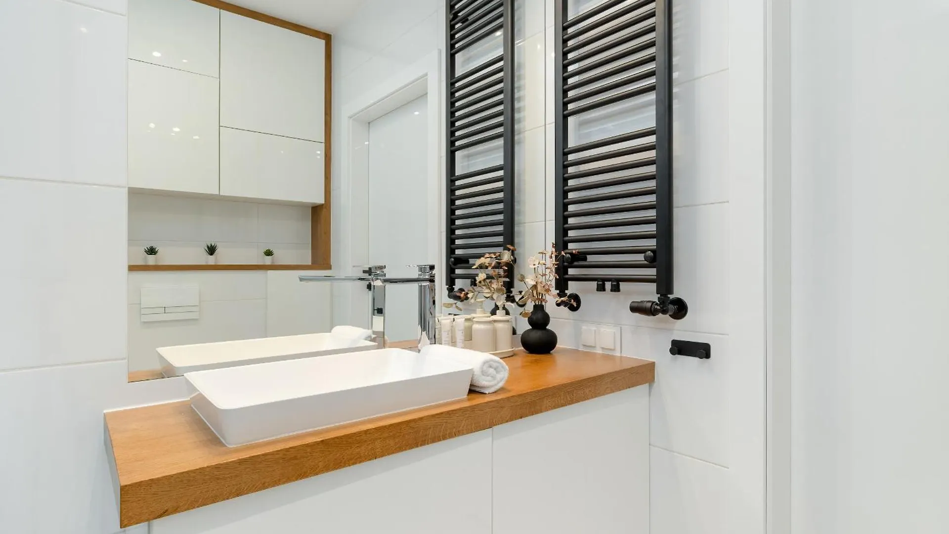 Slusarska Modern Apartment With Balcony & Parking Cracow Zablocie By Renters Prestige Krakow