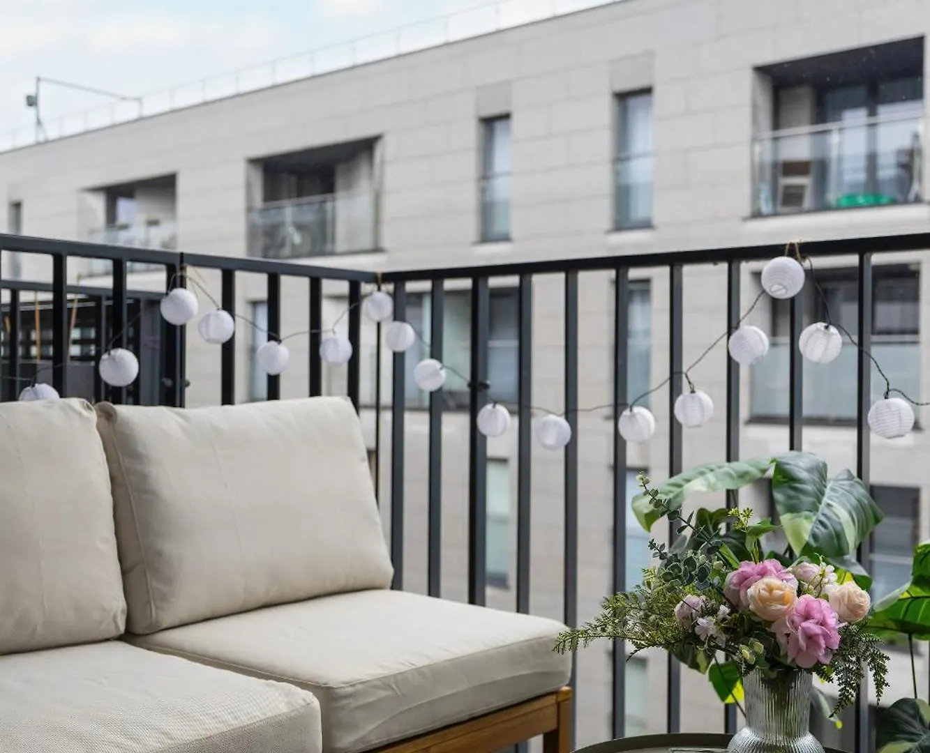 Slusarska Modern Apartment With Balcony & Parking Cracow Zablocie By Renters Prestige Krakow