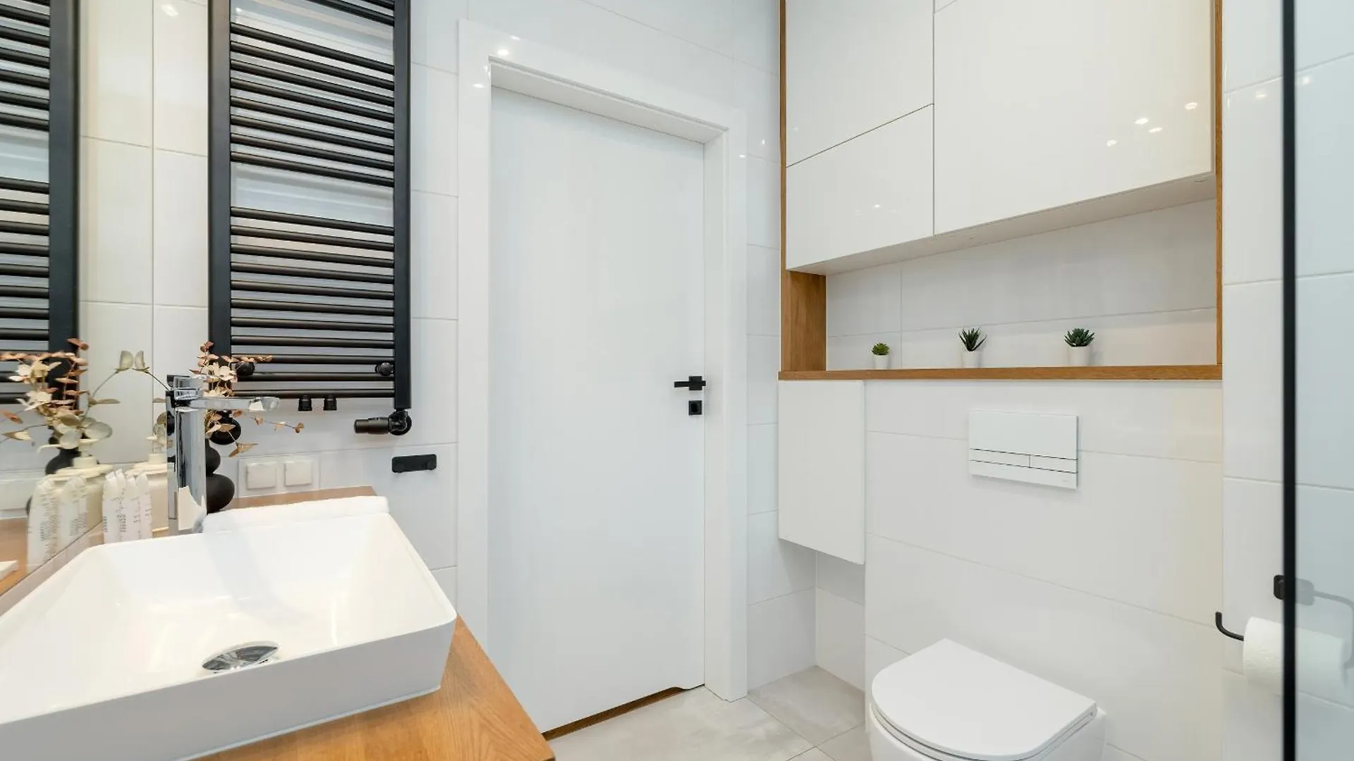 Slusarska Modern Apartment With Balcony & Parking Cracow Zablocie By Renters Prestige Krakow Poland